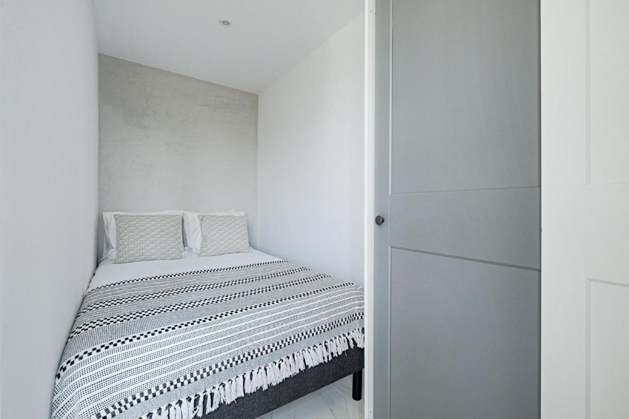 White Studio Next To Polin Polish Jews Musem Warschau Exterior foto